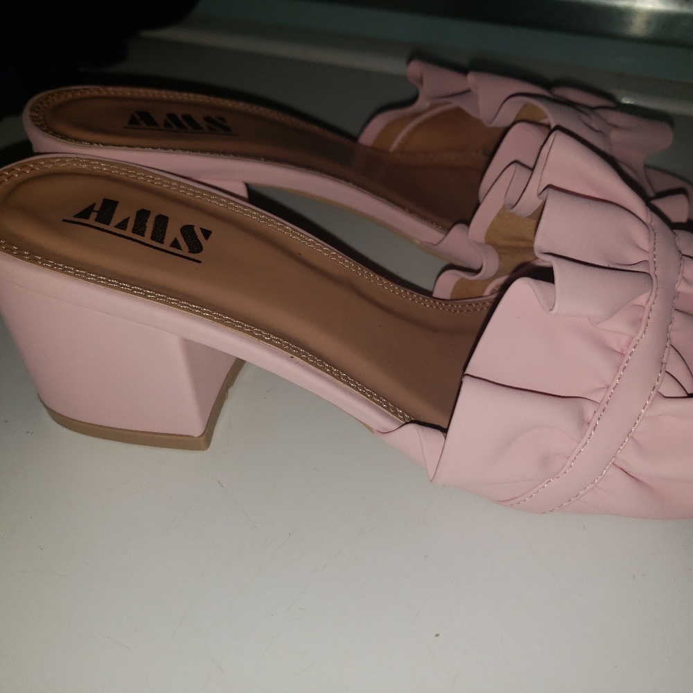 New pink heels - Picture 2 of 5